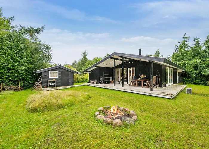 Cosy In Hilly Nature With Beautiful Views, Covered Terrace And Fire Pit In Peaceful Surroundings Close To Sletterhage Lighthouse, The